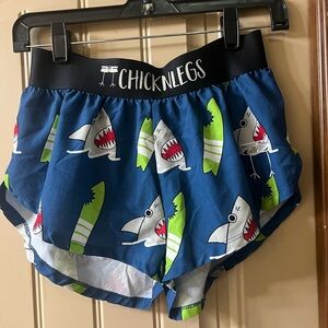 Chicken legs shark short